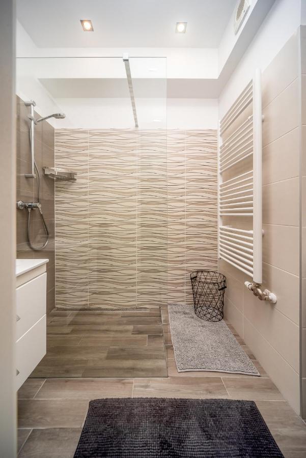 Grace Pine Apartment 3 Budapeşte Dış mekan fotoğraf